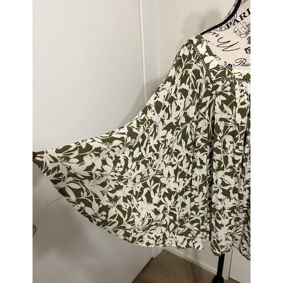 Lane Bryant Short Sleeve Square Neck Trimmed Circle Top 18/20 - Green Floral - Picture 7 of 10